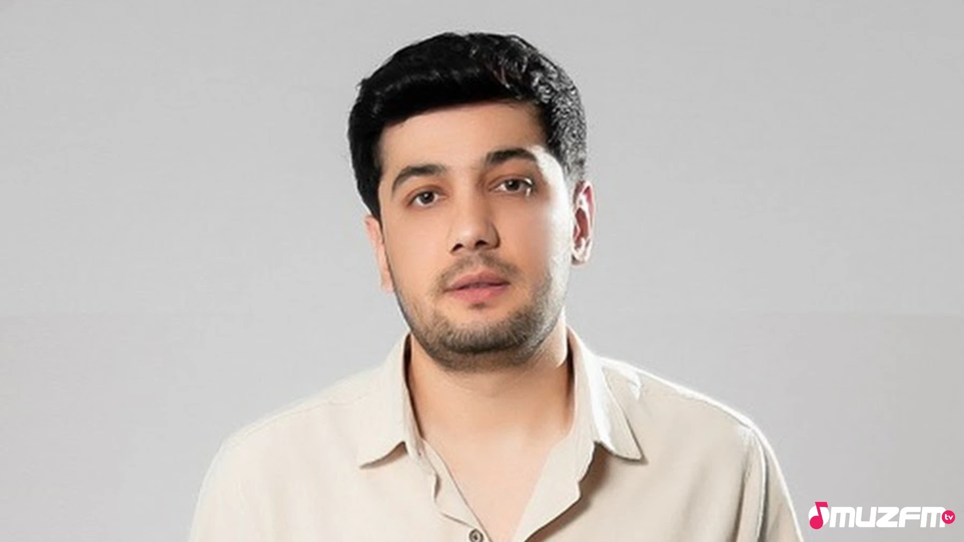 Jaloliddin Ahmadaliyev – “Sen turganda” qo‘shig‘i tez kunda premyera qilinadi